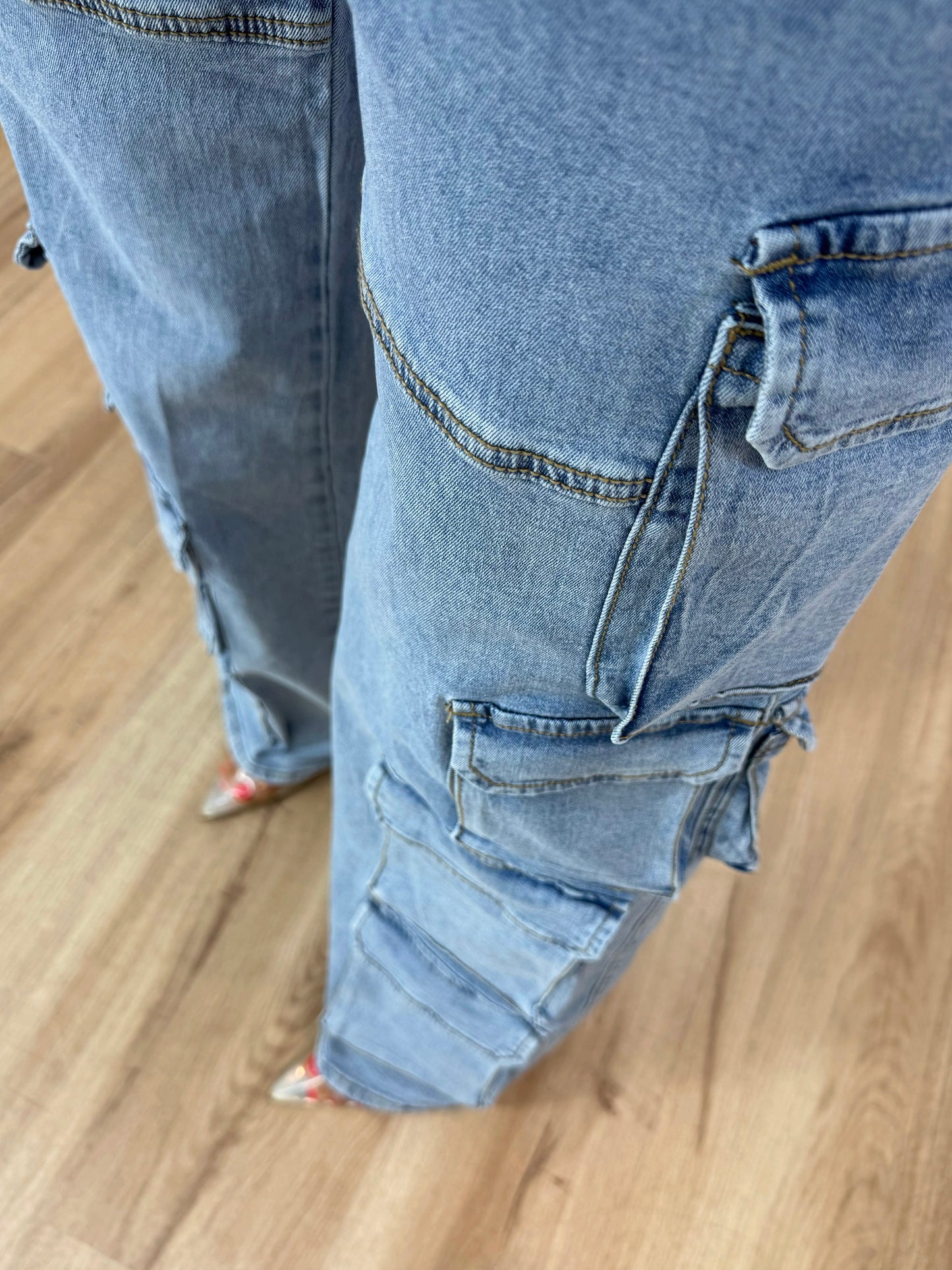 JEANS CARGO POCKETS