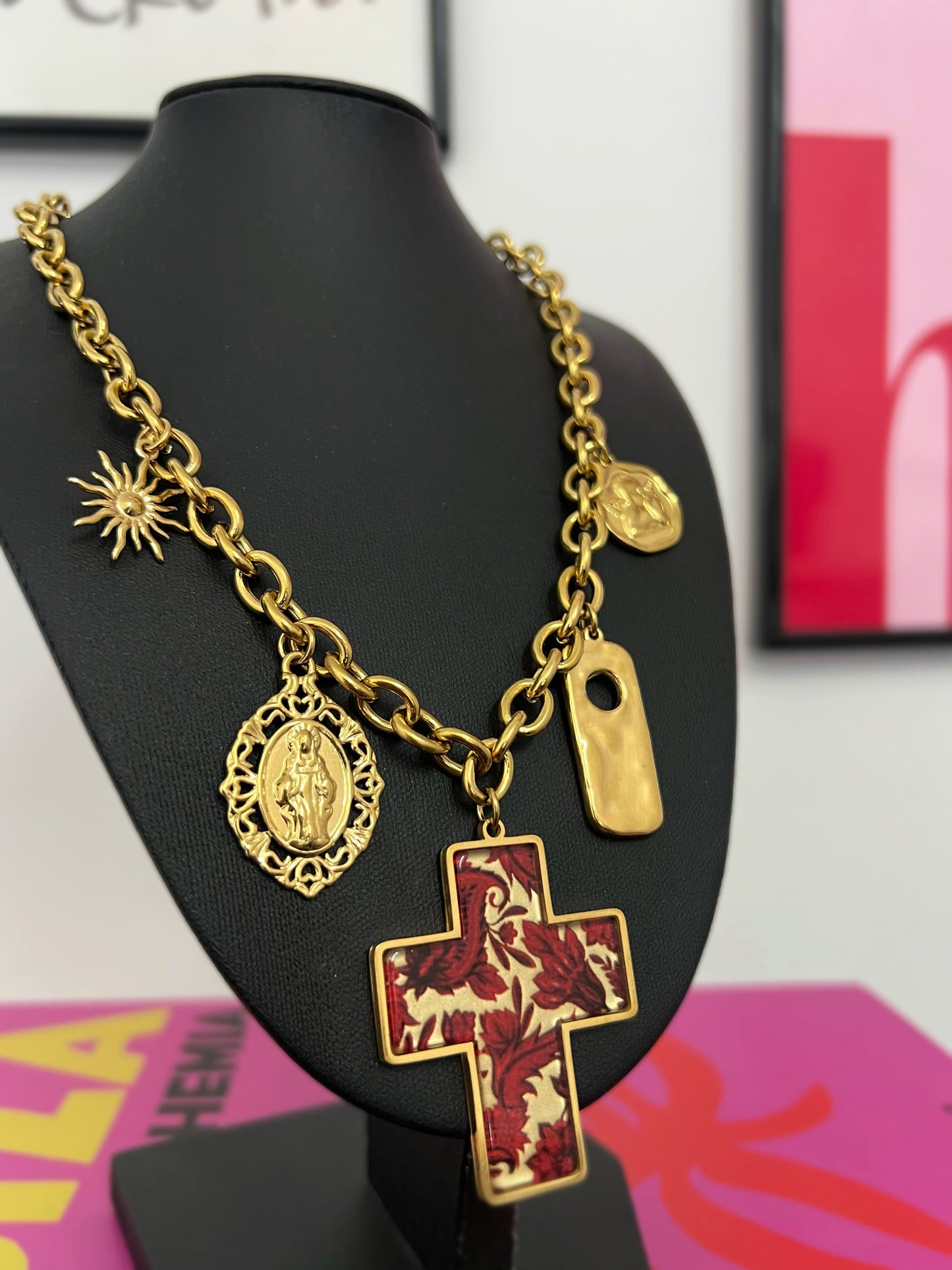 COLLAR RED CROSS