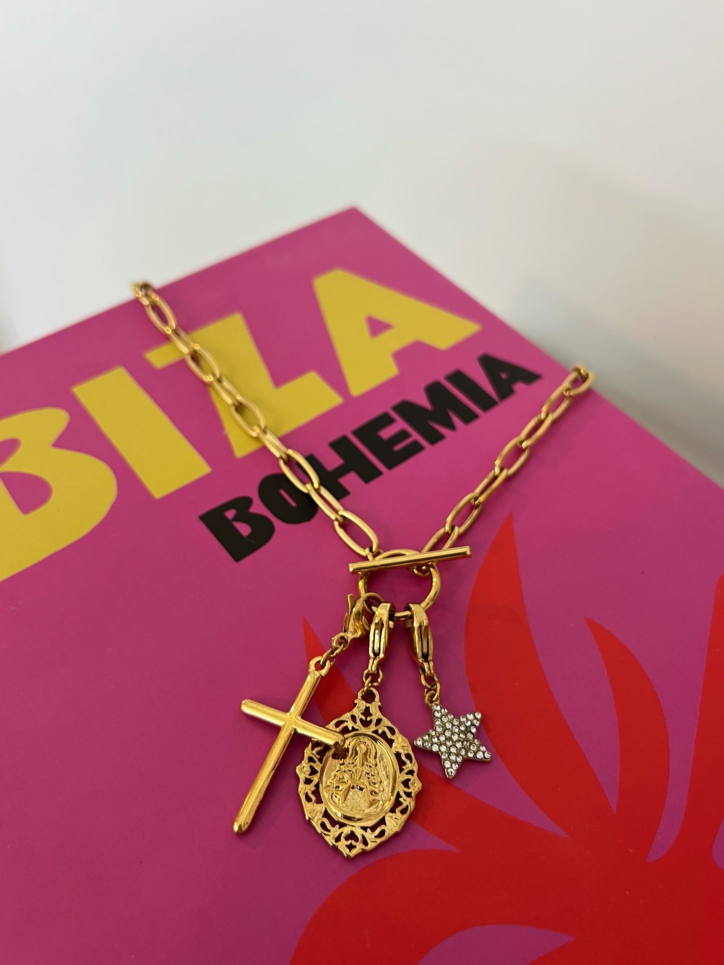COLLAR VIRGIN STAR