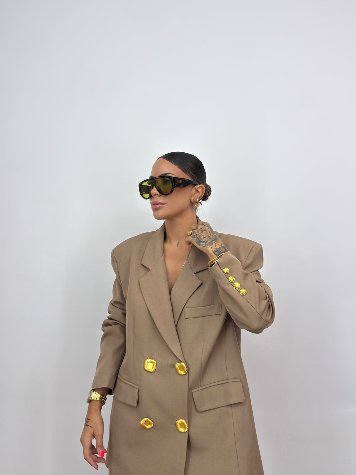 BLAZER OVER BUCKLE