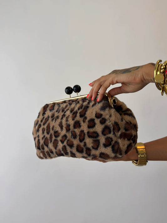 CLUTCH PREMIUM FAUX FUX LEO