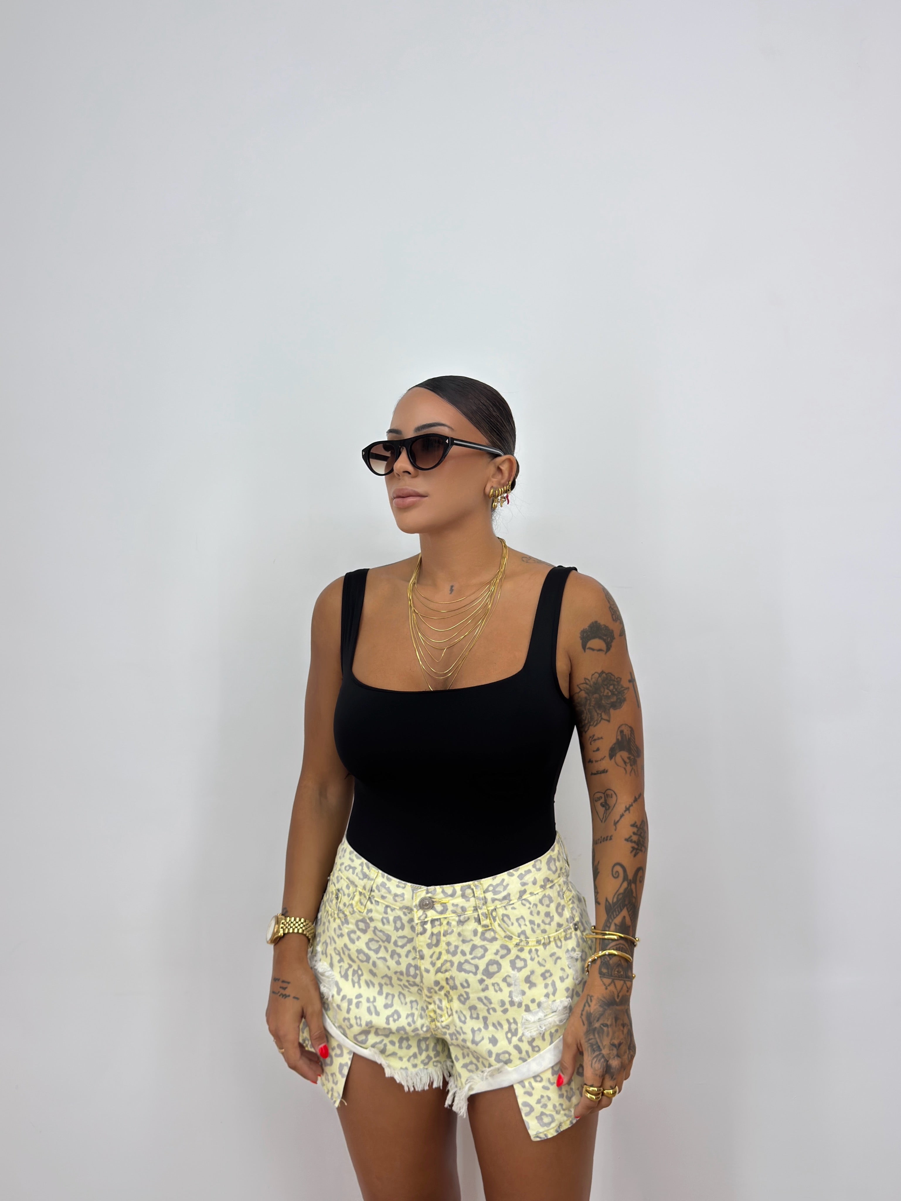 SHORT PREMIUM LEO YELL