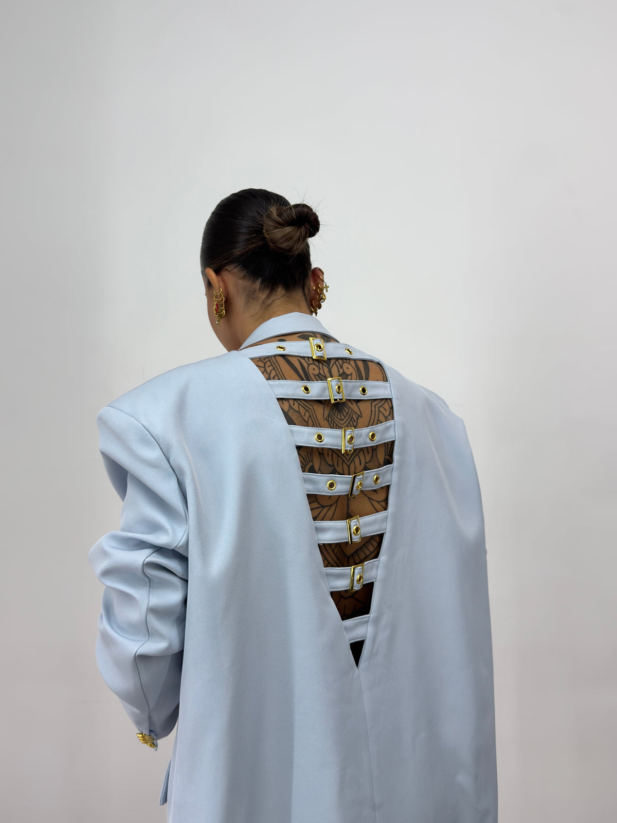 BLAZER OVER BUCKLE