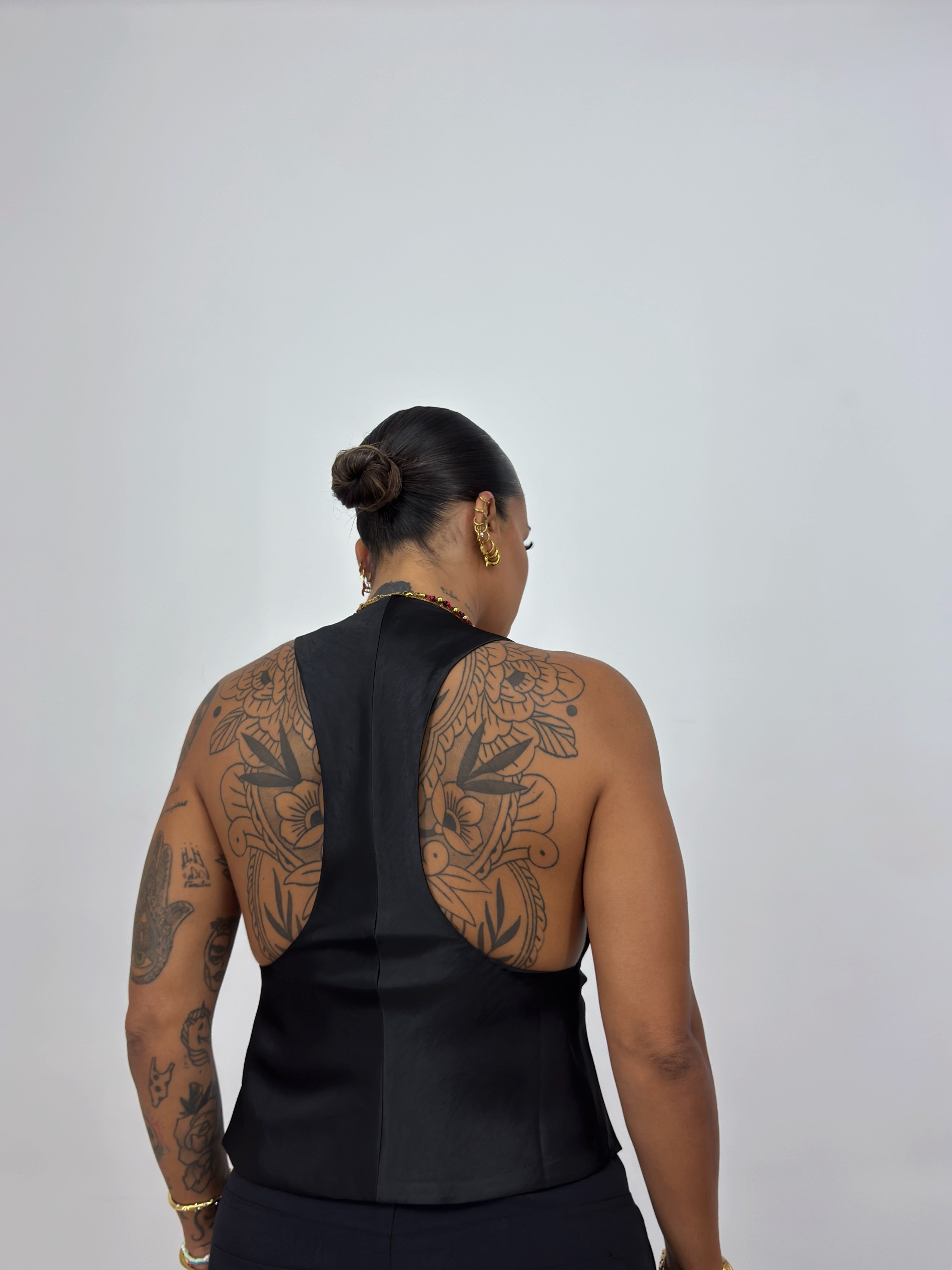 TOP | CHALECO PREMIUM ESCOTE BLACK