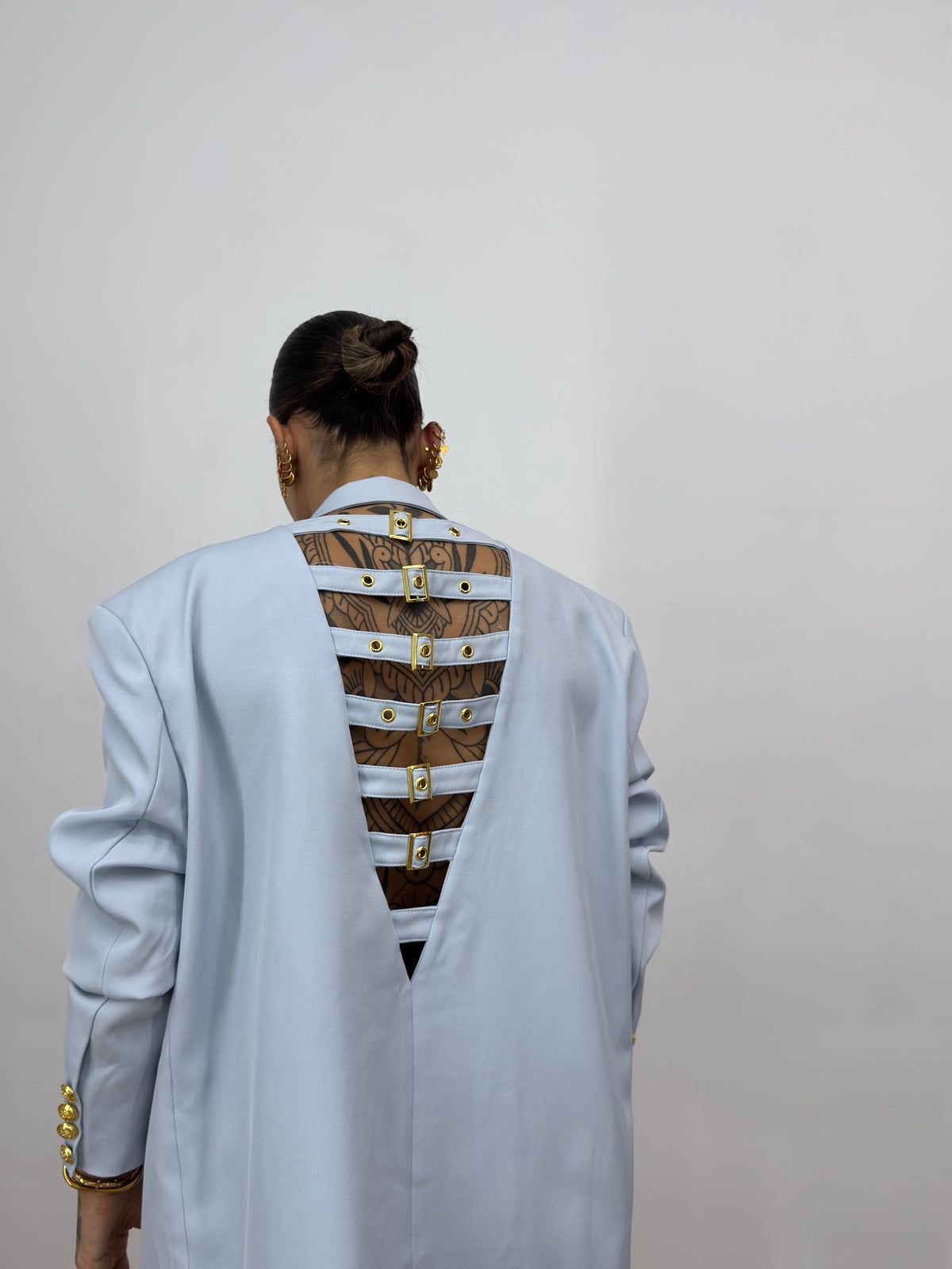 BLAZER OVER BUCKLE