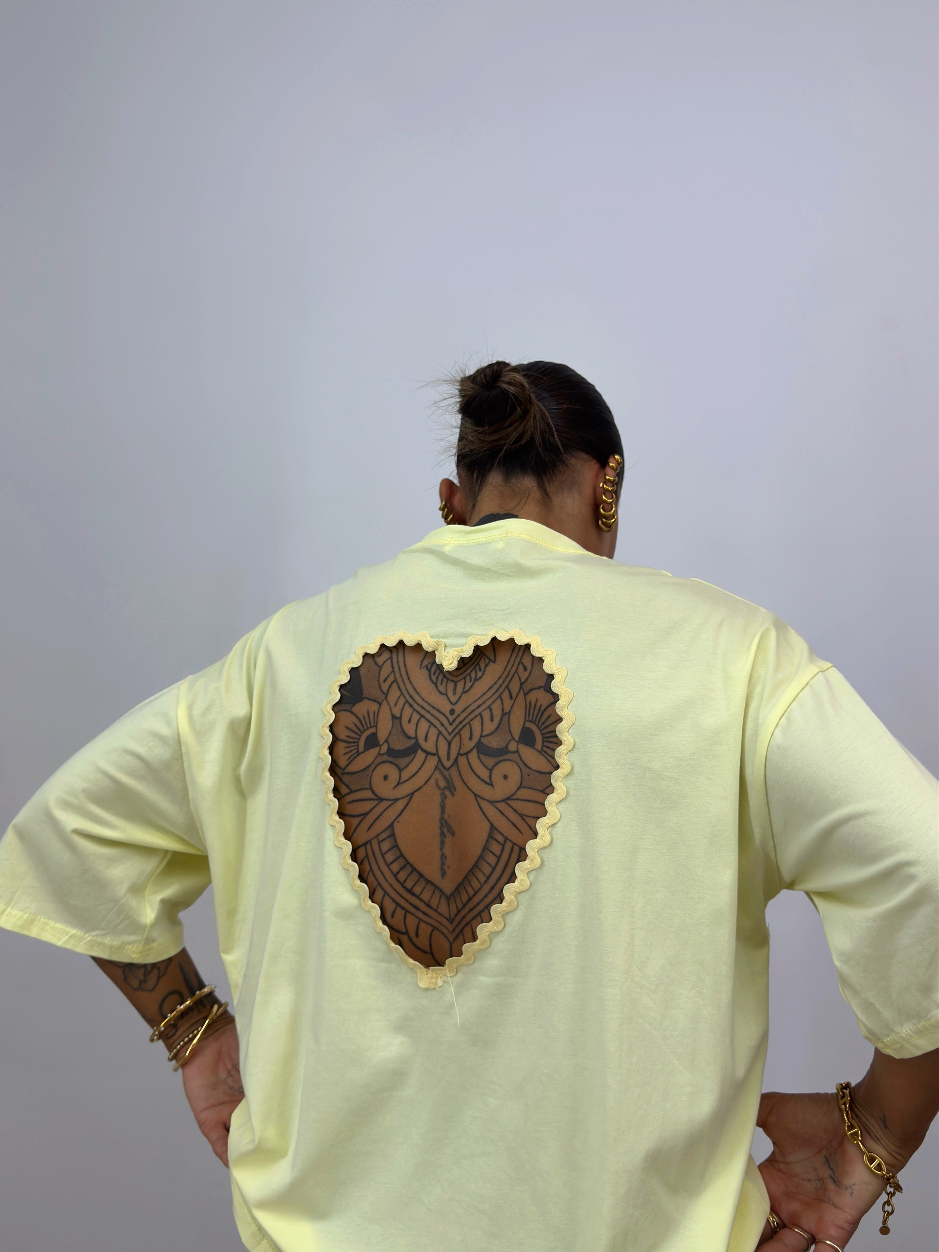 CAMISETA OVER PREMIUM BACK HEART YELL