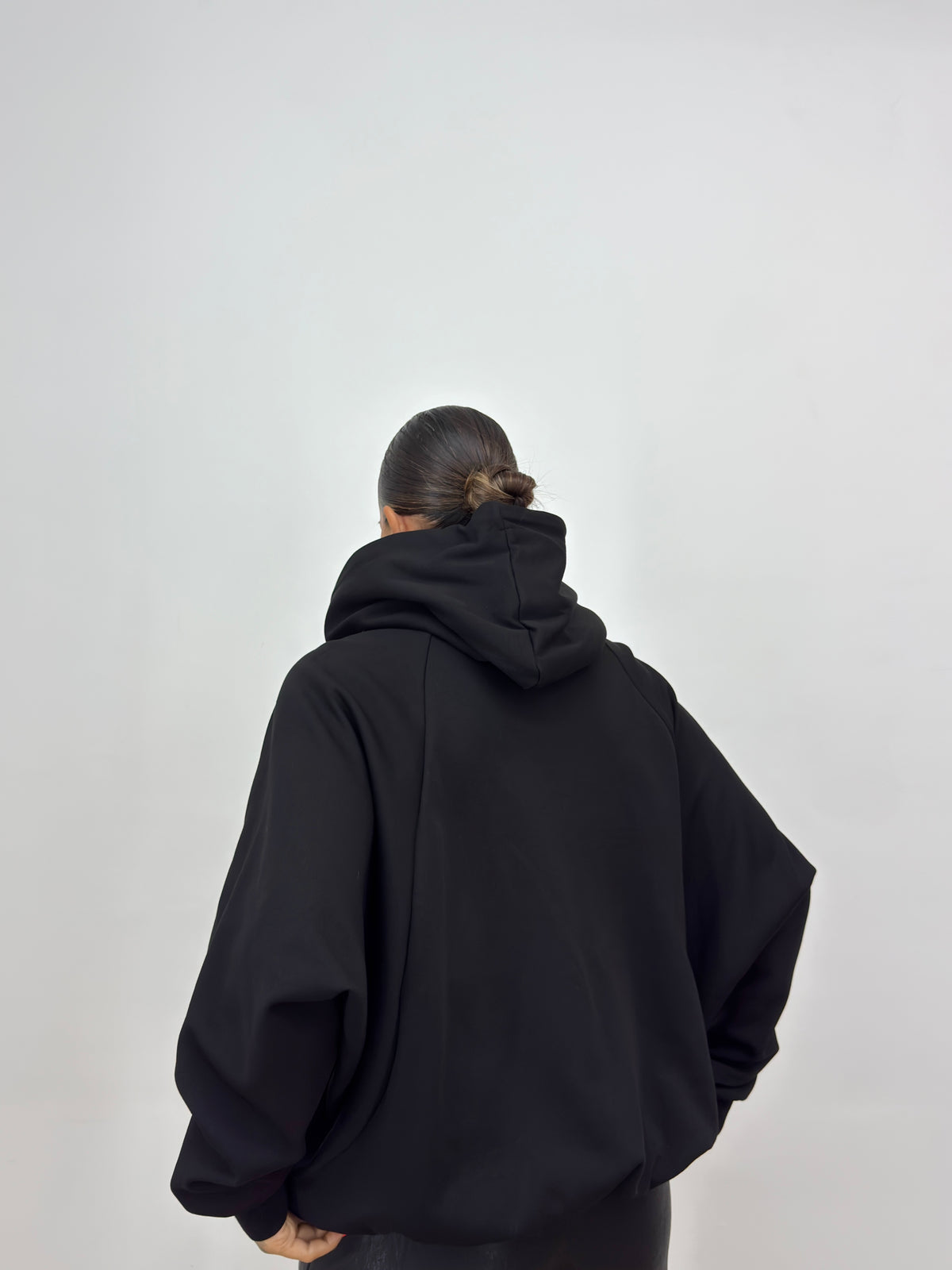 SUDADERA OVER BLACK LUMINA