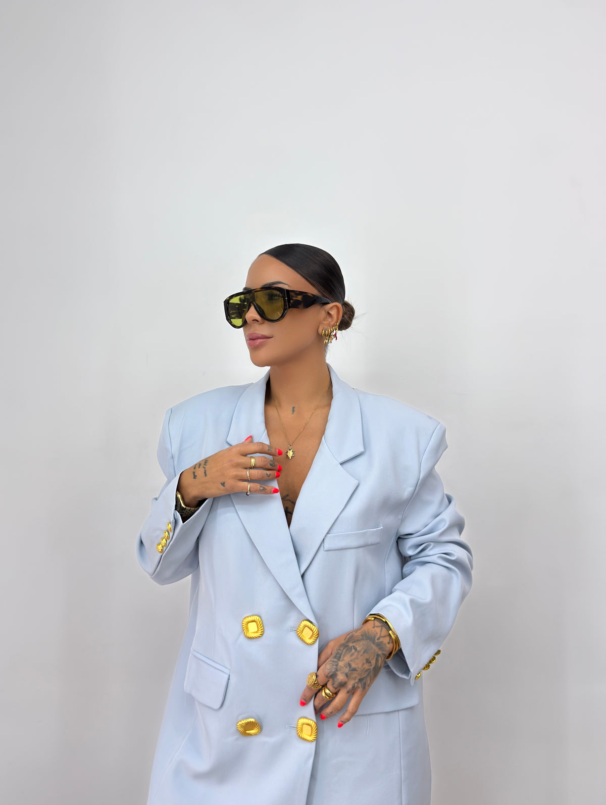 BLAZER OVER BUCKLE