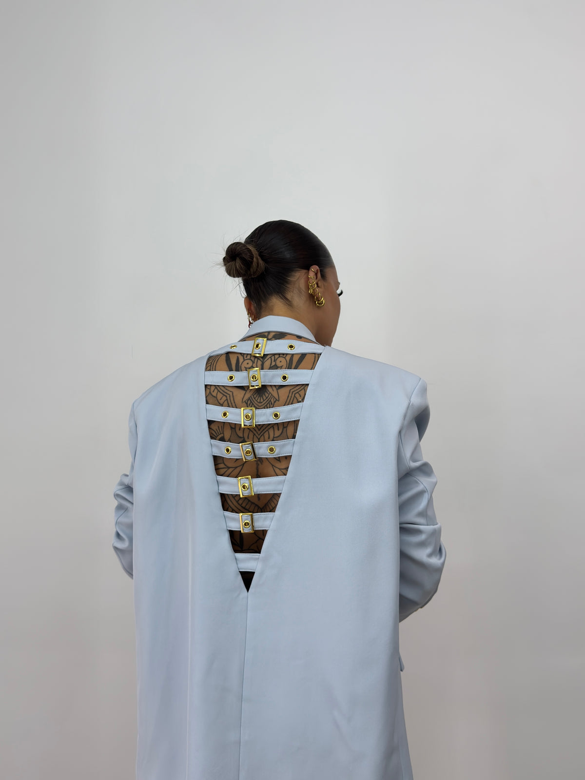 BLAZER OVER BUCKLE