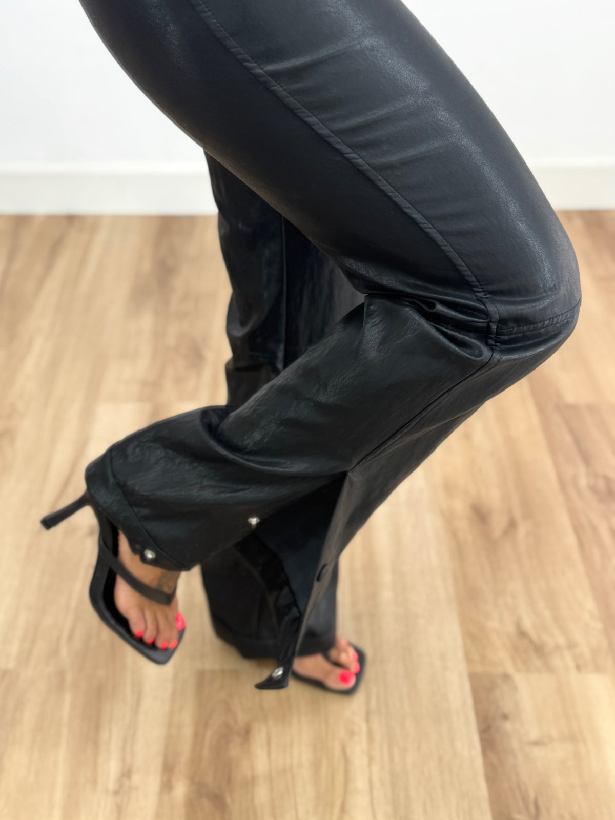 PANTALÓN ECO PIEL LUMINA