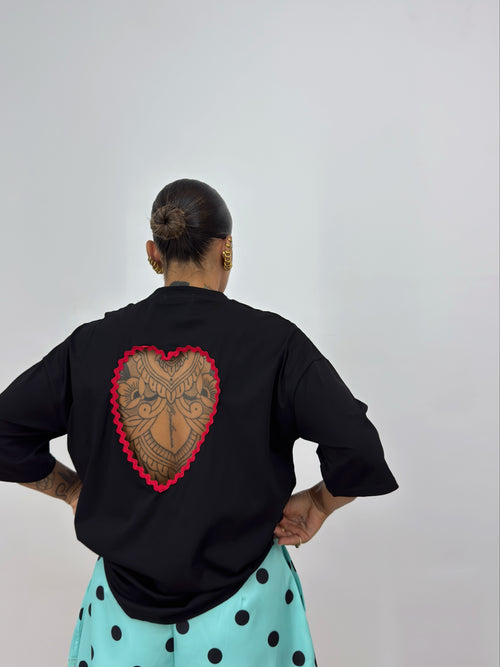 CAMISETA OVER PREMIUM BACK HEART BLACK