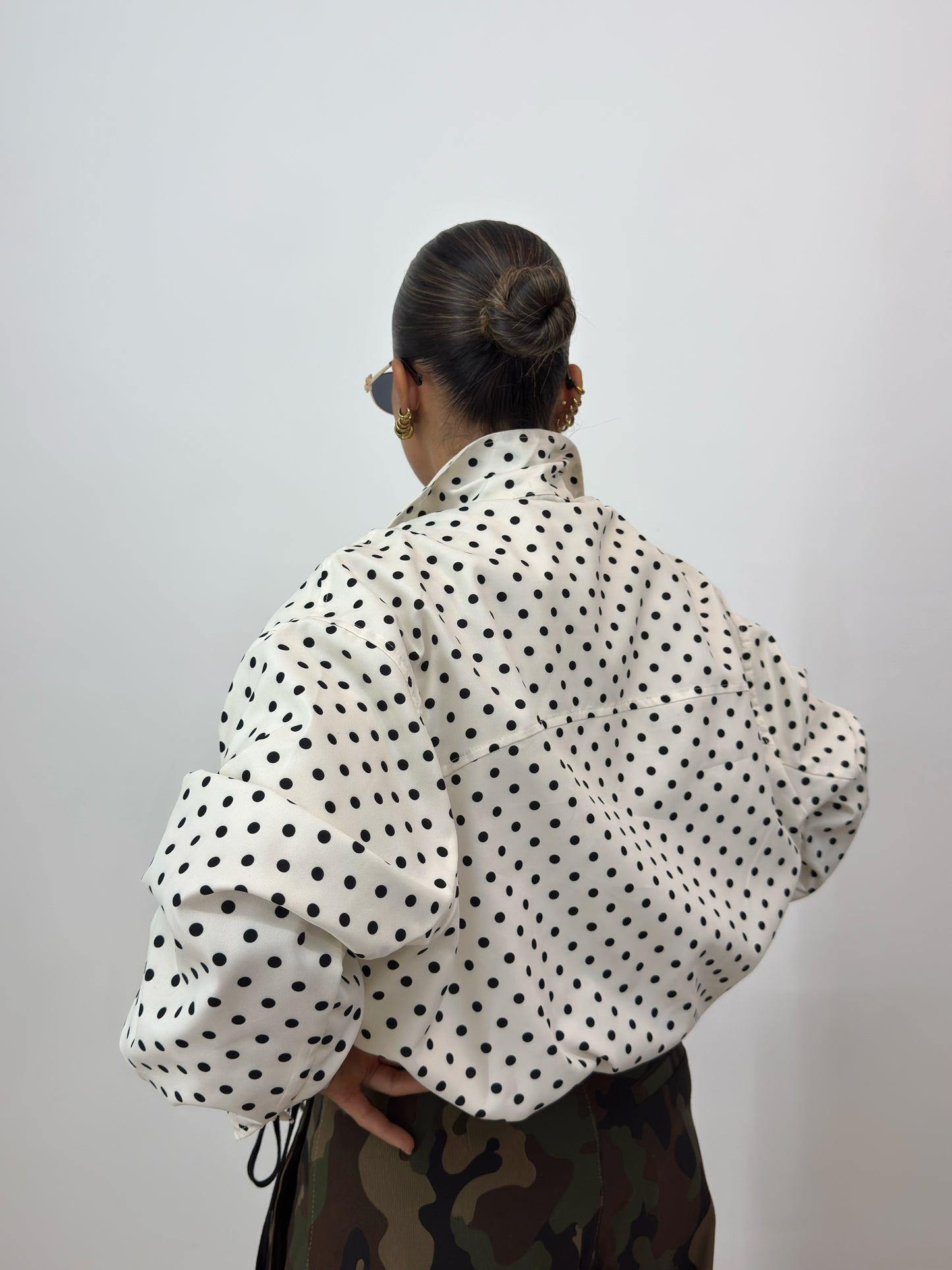 CHAQUETA CROPPED POLKA DOTS