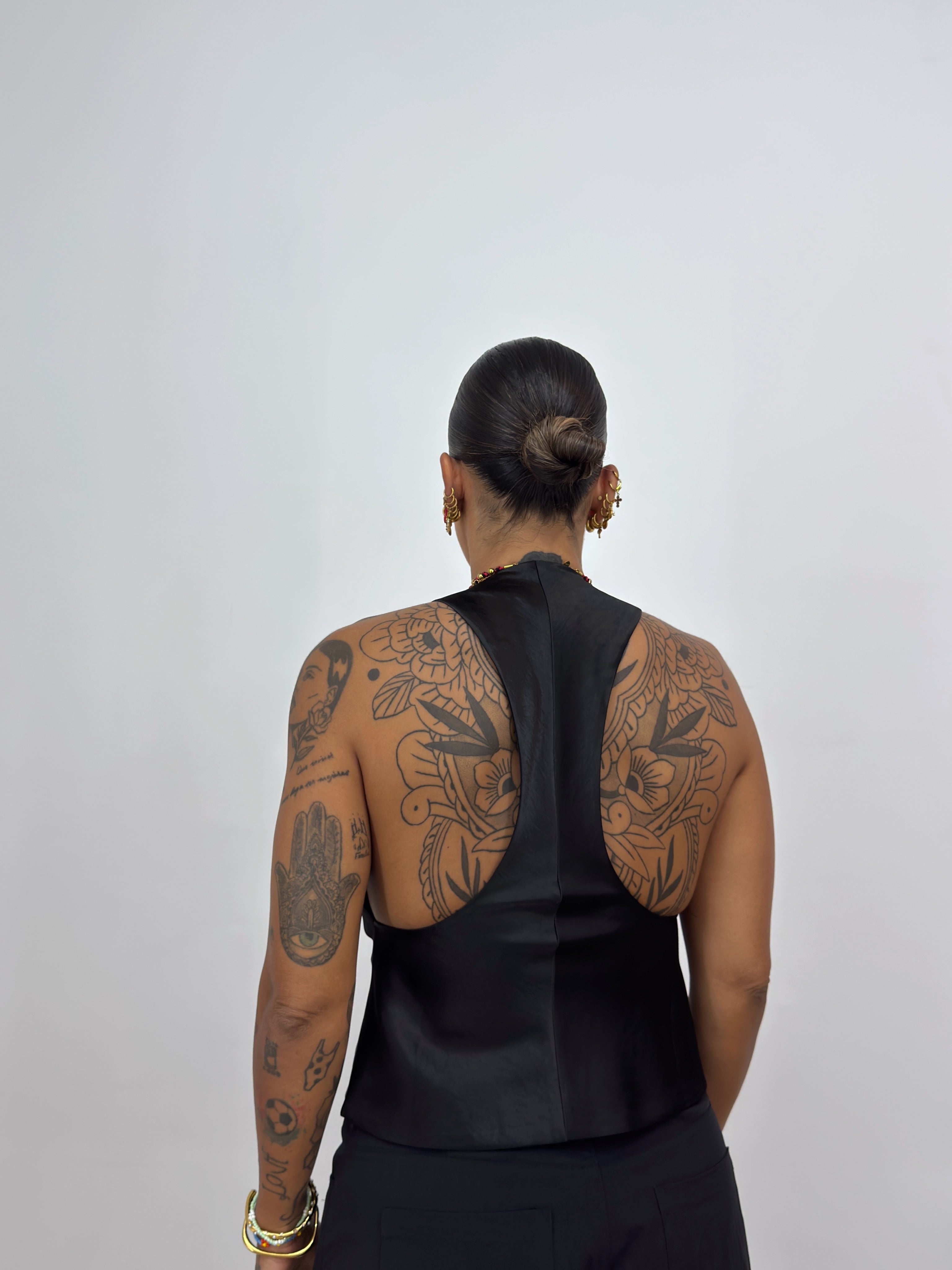 TOP | CHALECO PREMIUM ESCOTE BLACK