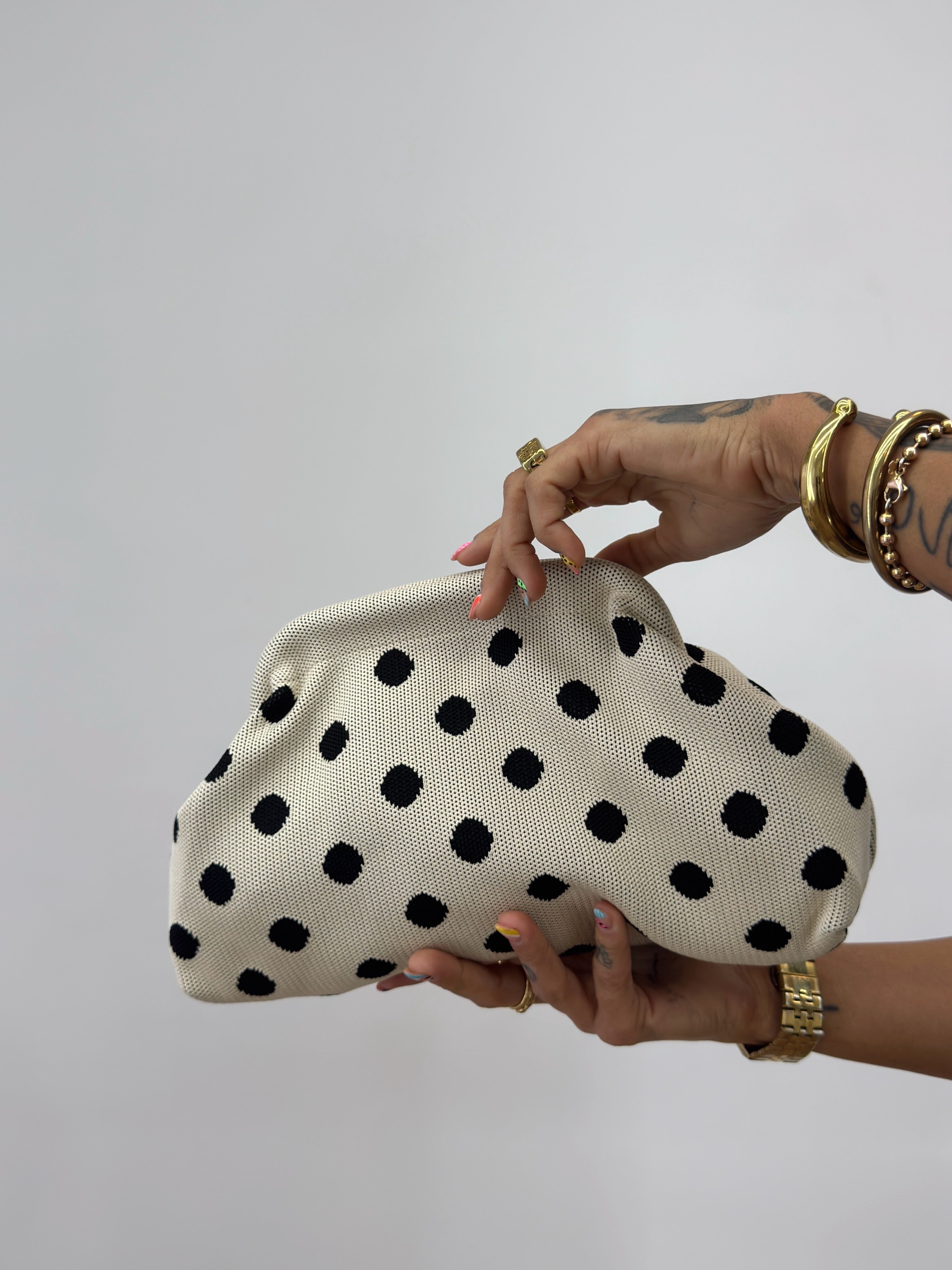CLUTCH POLKA DOTS