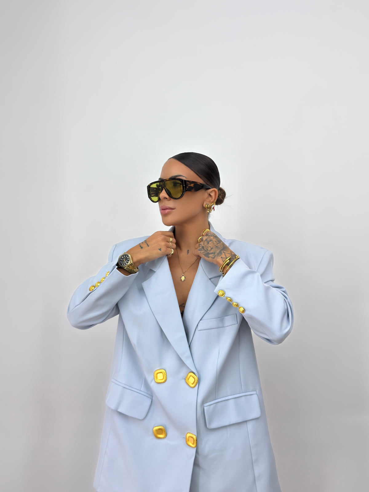 BLAZER OVER BUCKLE