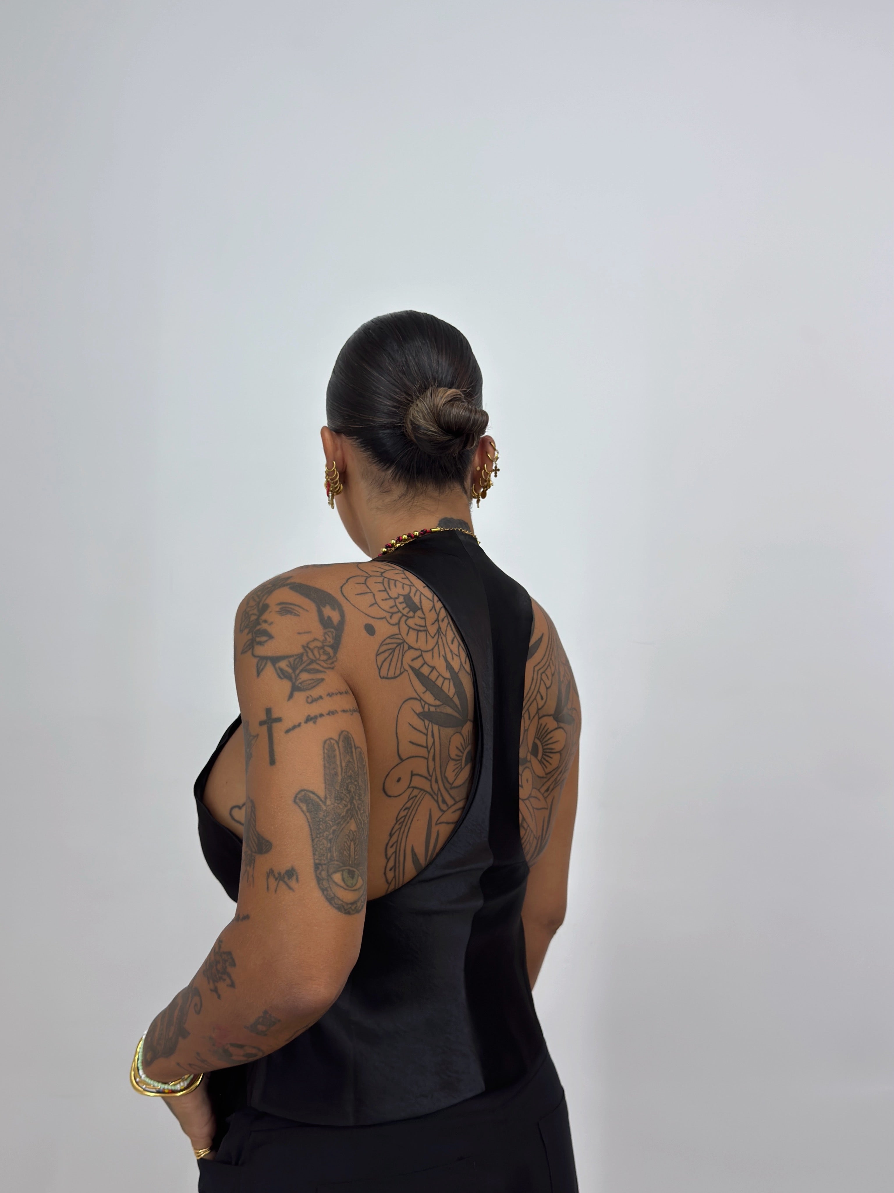 TOP | CHALECO PREMIUM ESCOTE BLACK